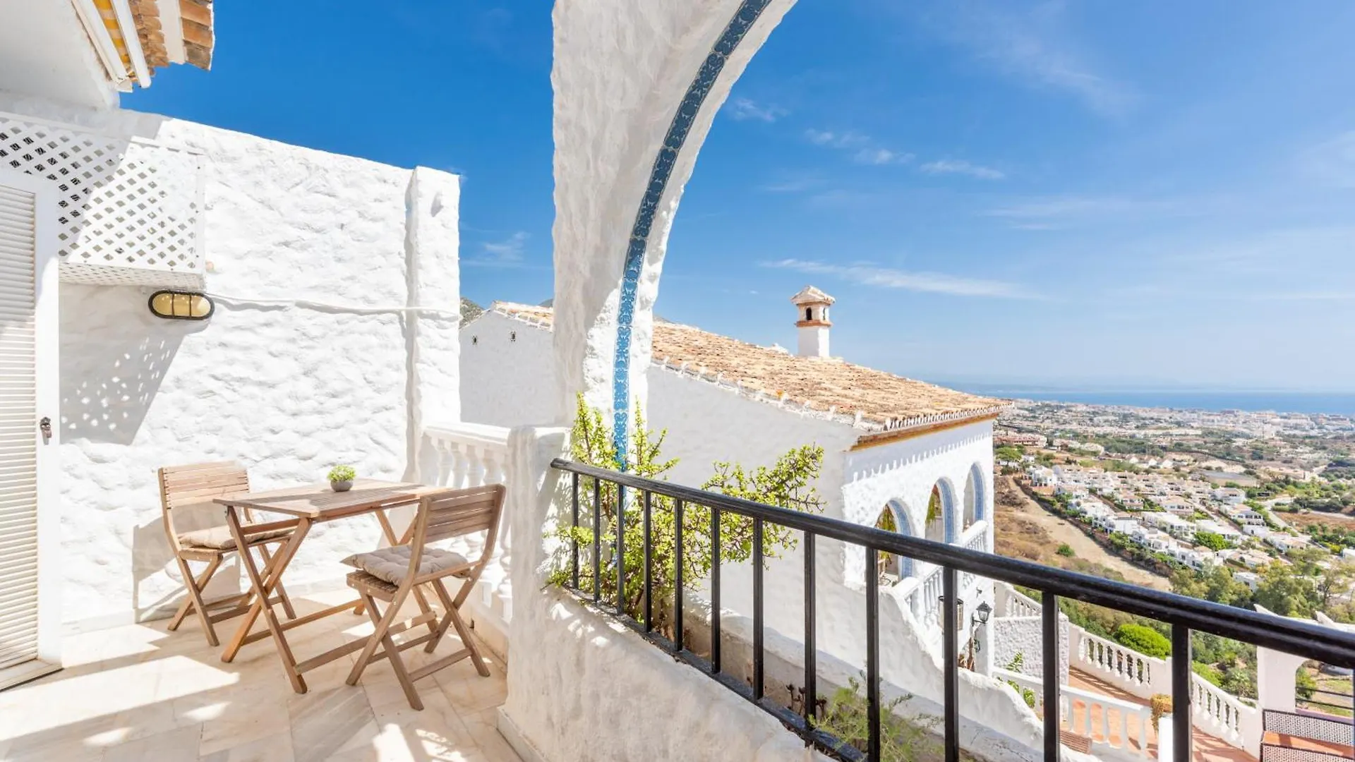 Casa De La Buena Vida - 3 Bedroom Townhouse With Sea View Benalmádena