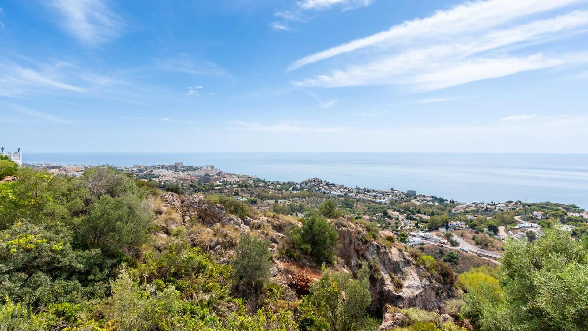 Casa De La Buena Vida - 3 Bedroom Townhouse With Sea View Benalmádena 0*,  İspanya