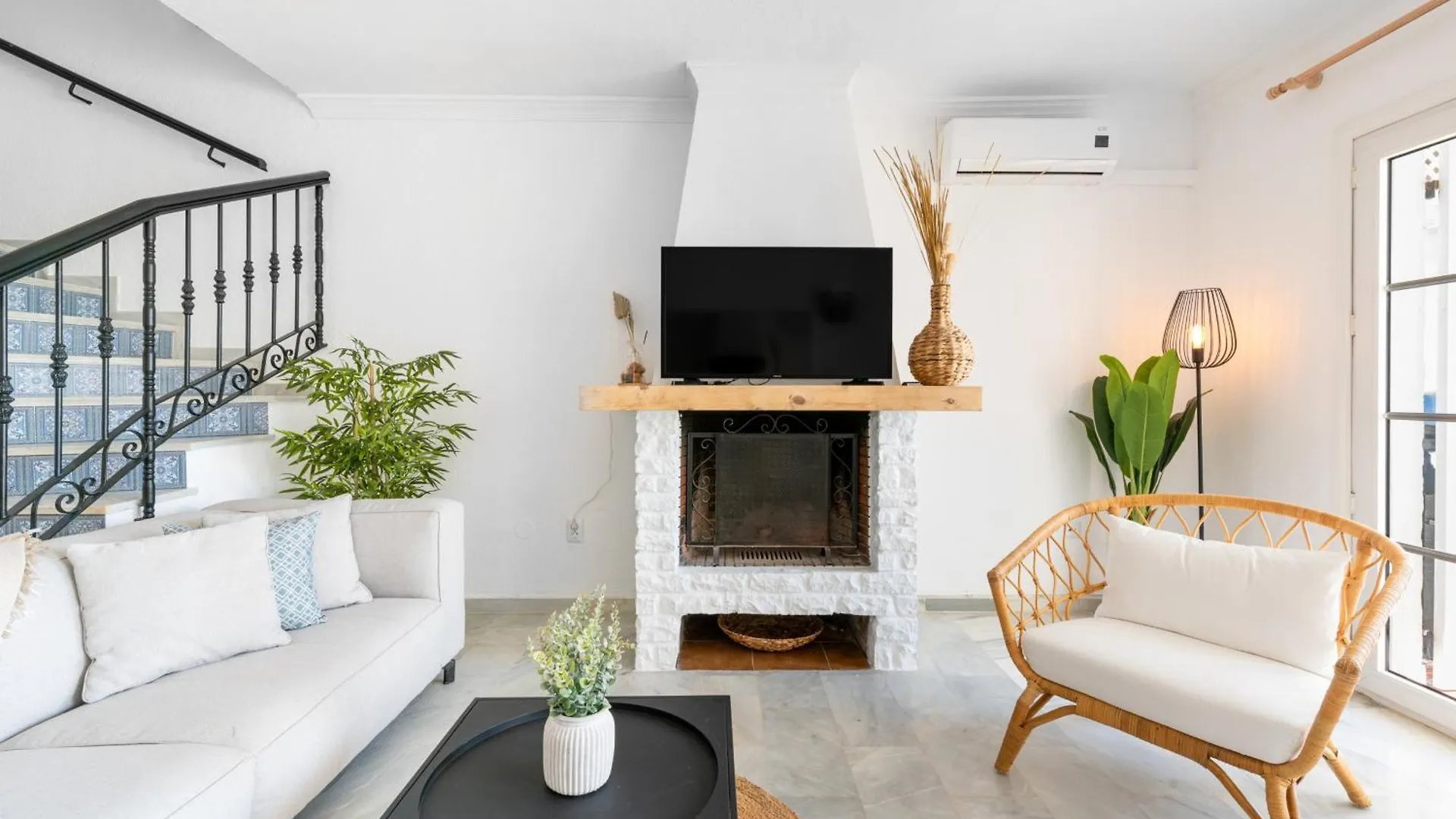 Casa De La Buena Vida - 3 Bedroom Townhouse With Sea View 贝纳尔马德纳